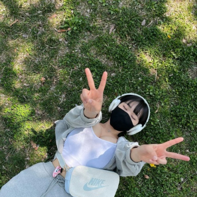 ㅎㅂ 한여름에 가슴에 땀차는 그녀