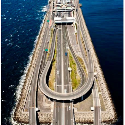 바다위에 있는 일본 휴게소